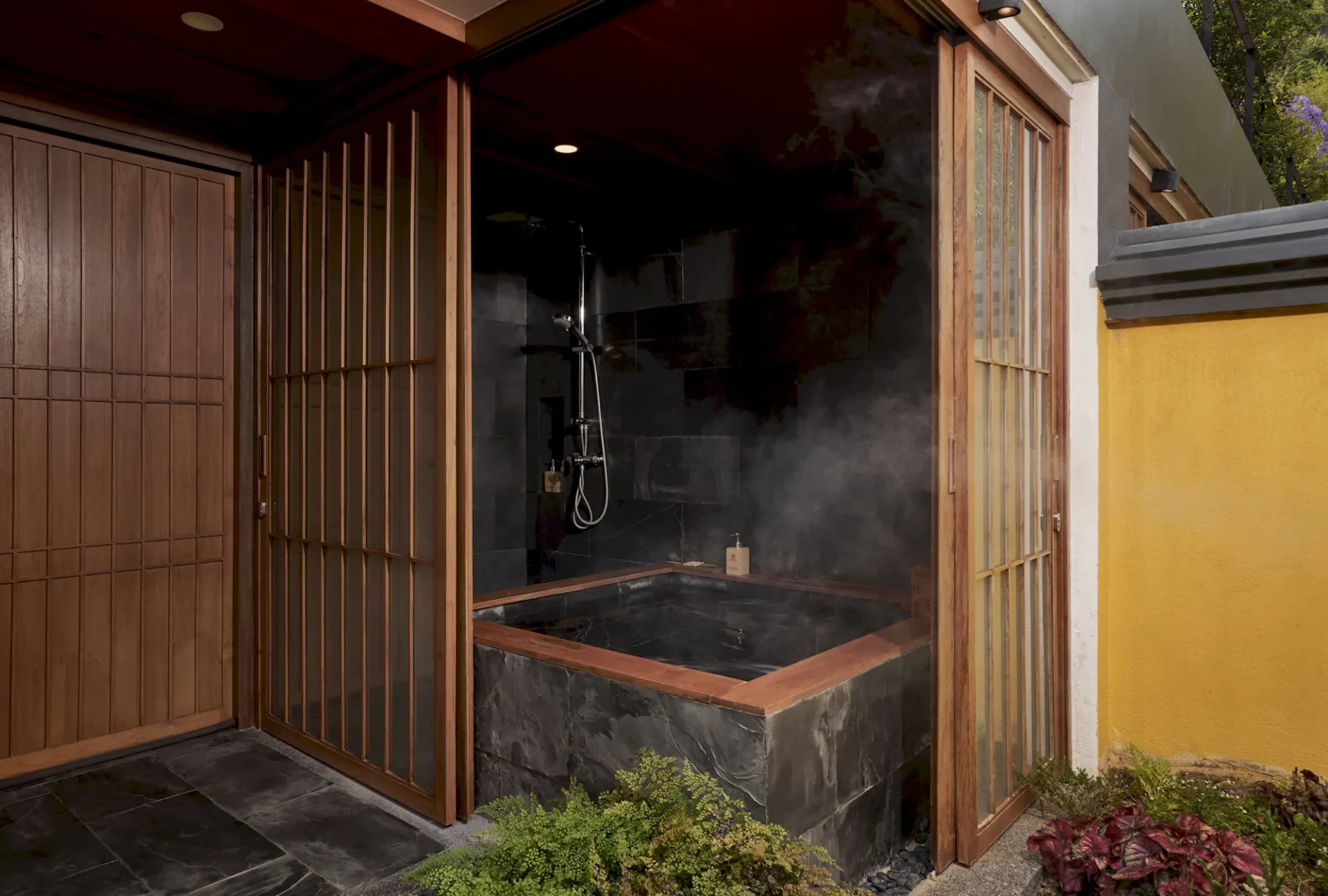 Grand Tatami Onsen Suite